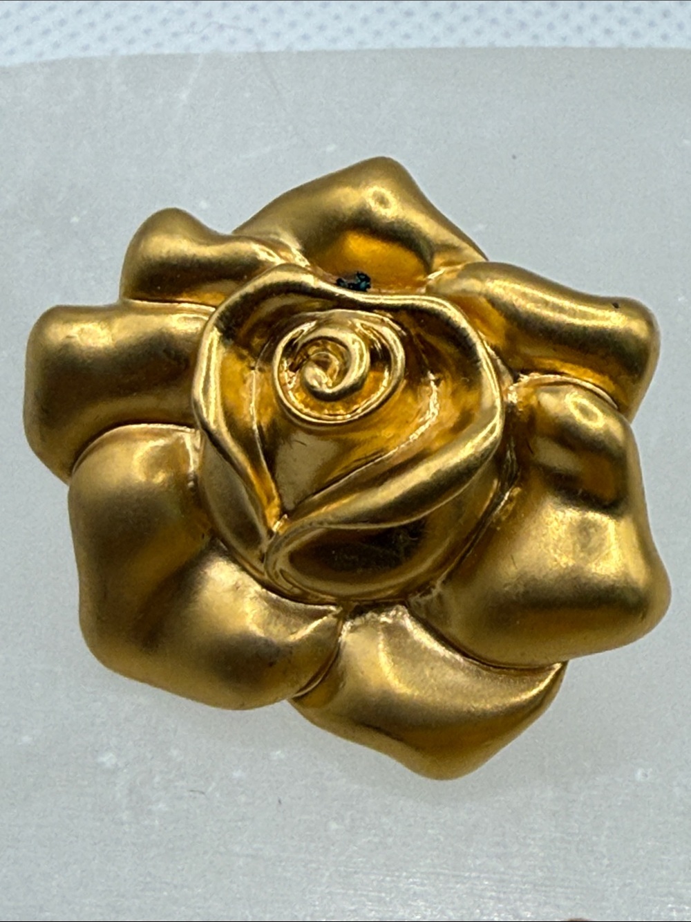 Vintage Avon Gold tone matte Rose Floral Clip-On Earrings beautiful flower - Picture 3 of 9